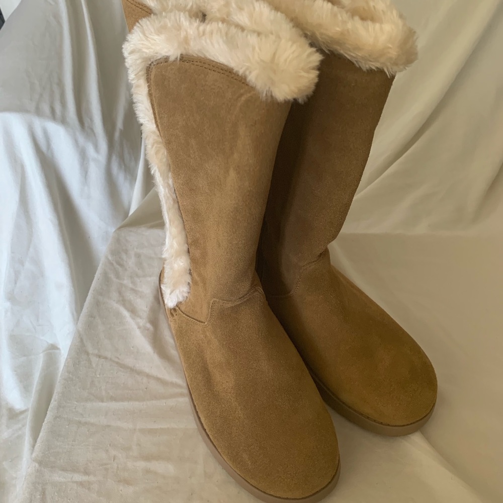 New tan boots with shearling piping